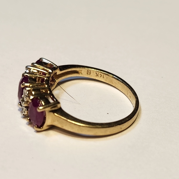 Beautiful 14 kt  Ruby and Diamond Ring - Picture 16 of 16